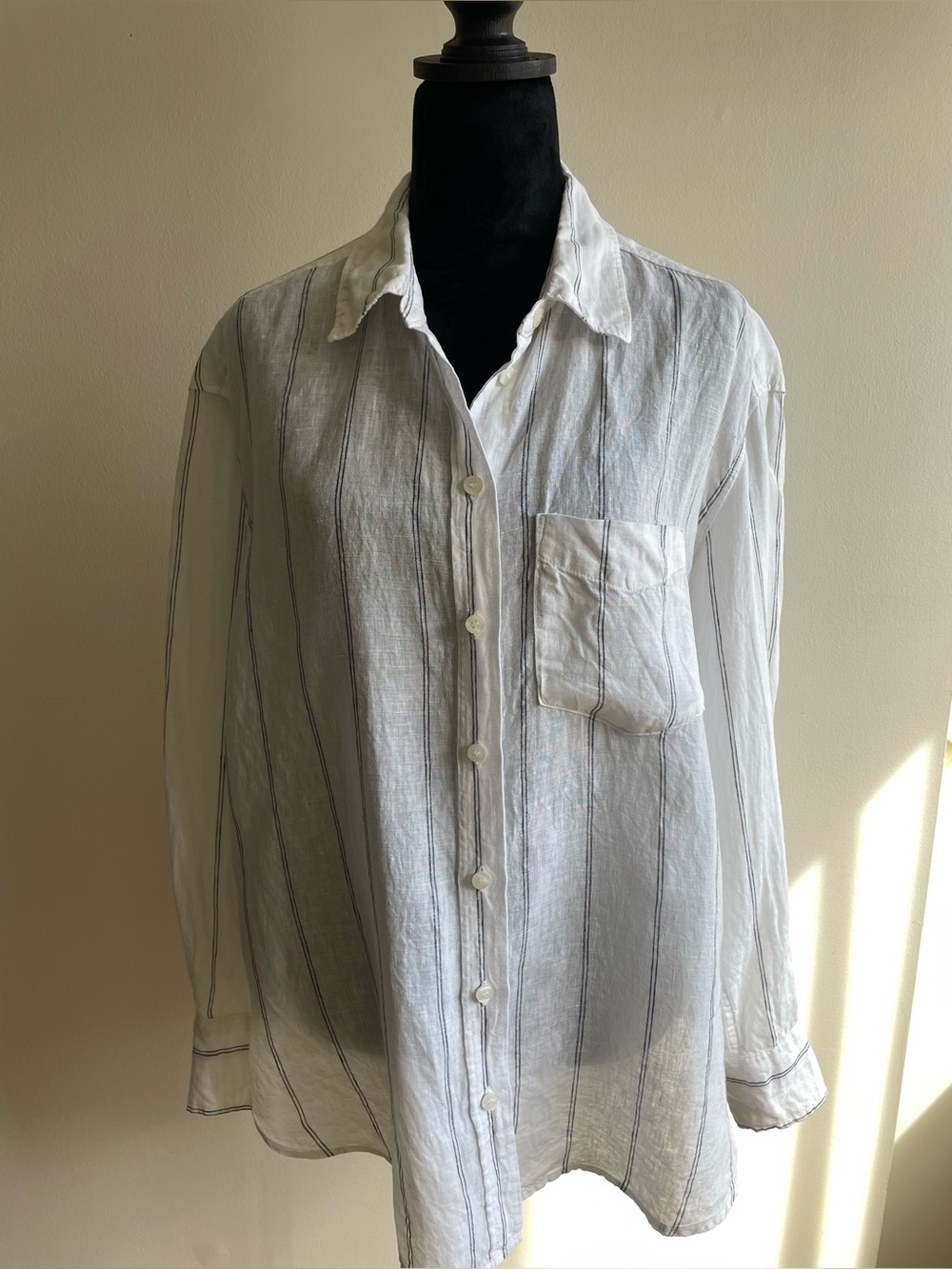 GAP 100% Linen White Pinstripe Button Down Shirt Relaxed Fit Size M